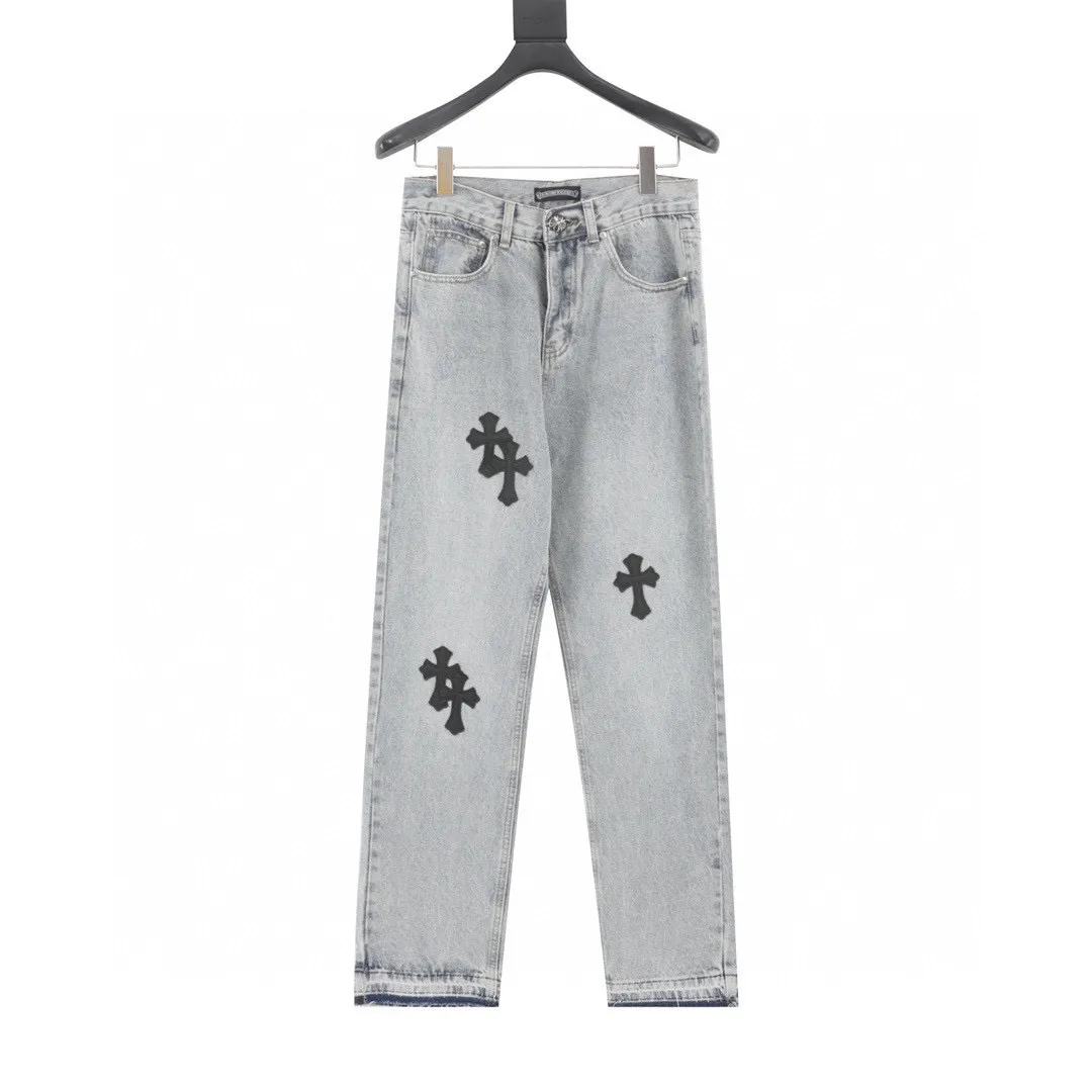 P210 Top version (Golden Black Label) Top version Chrome Hearts jeans with leather blue denim. As we all know, chromehearts jeans use vintage Levis jeans as the base for creation. They usually add their own unique silver buckles and silver ornaments, plus leather embellishments. This is what doubles the value of these vintage jeans, because the base is Vintage jeans, the jeans themselves have been very soft and comfortable after years of baptism, which can be distinguished from ordinary jeans. Regarding the size, you should also refer to the pants data. Style number: 1252# Color: Jindian black label Size: 28 30 32 34 28 Waist 86 Hips 100 Pants length 102 30 Waist 90 Hips 104 Pants length 104 32 Waist 94 Hips 108, pants length 106 34, waist 98, hips 112, pants length 110